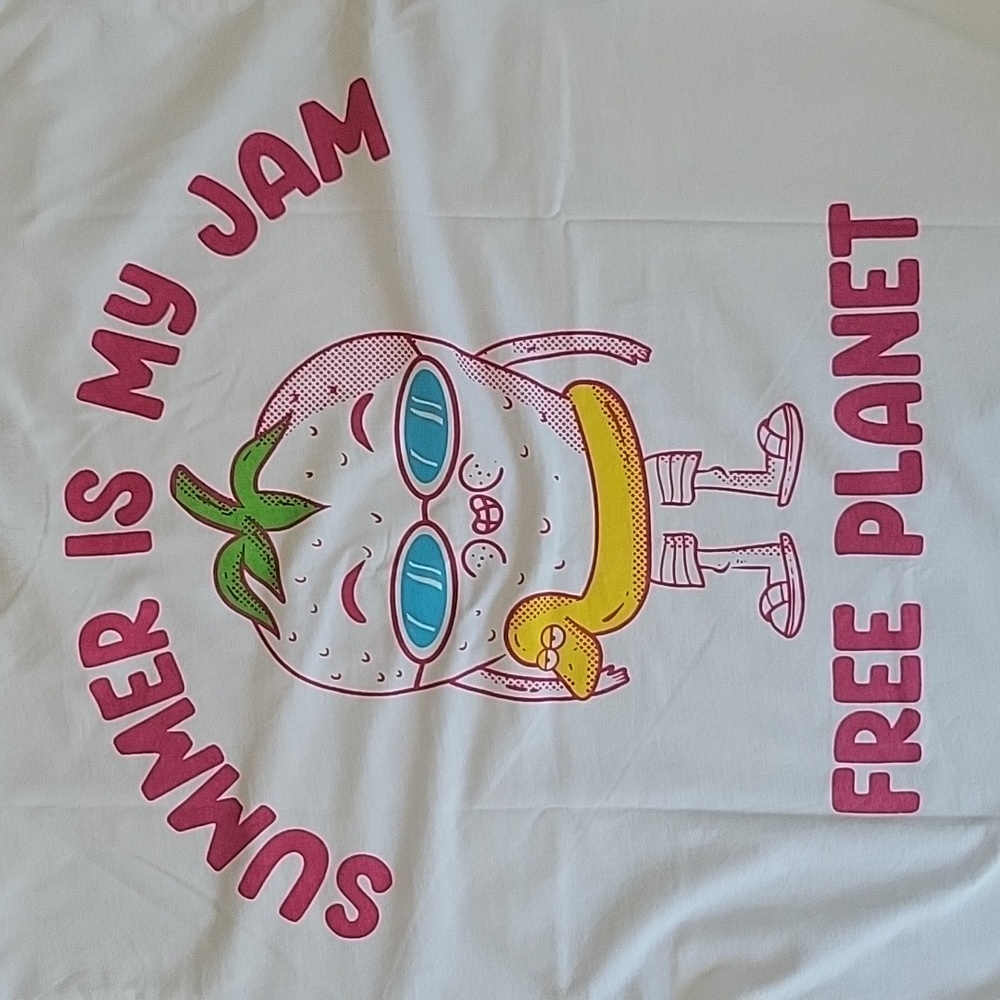 NWT -- FREE PLANET Lost in Paradise White Short-Sleeve T-Shirt | Sise: L
